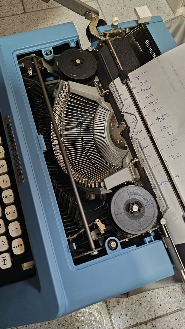 Máquina de escribir Olivietti Studio 46