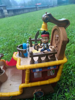 Barco pirata de james y los piratas 