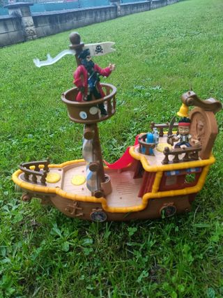 Barco pirata de james y los piratas 