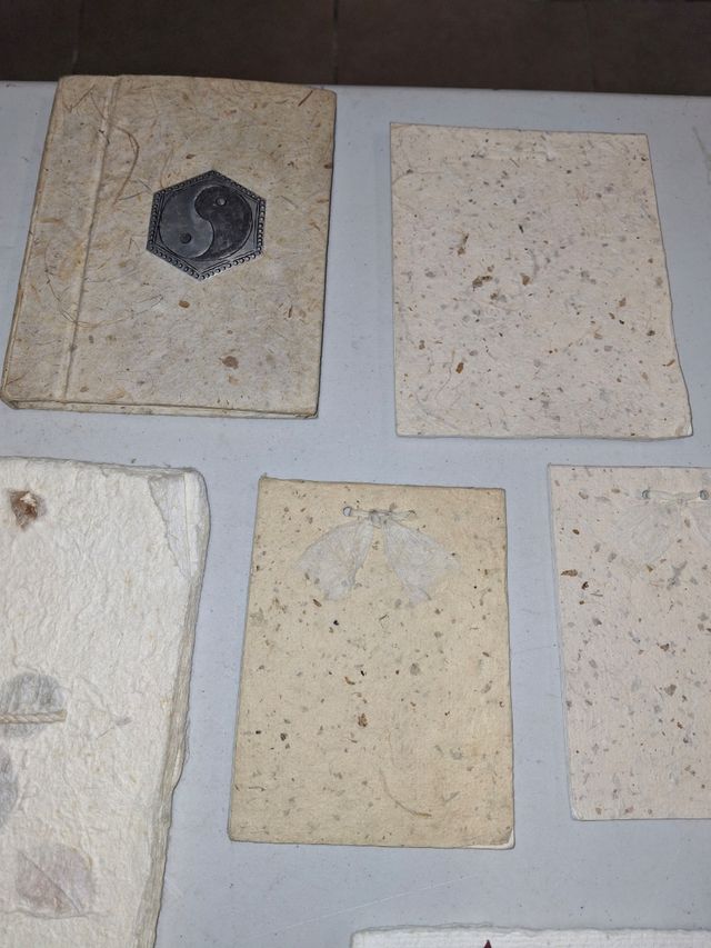 Papel y libretas hechas a mano DE