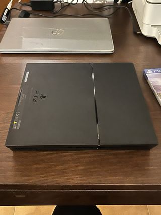 PlayStation 4 da 1 TB con scatola