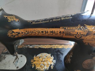 MAQUINA DE COSER ANTIGUA.
