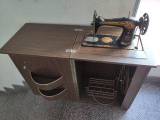 MAQUINA DE COSER ANTIGUA.