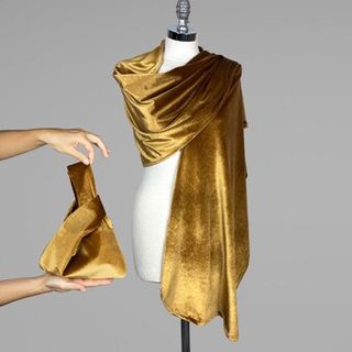 Chal + bolso de terciopelo dorado