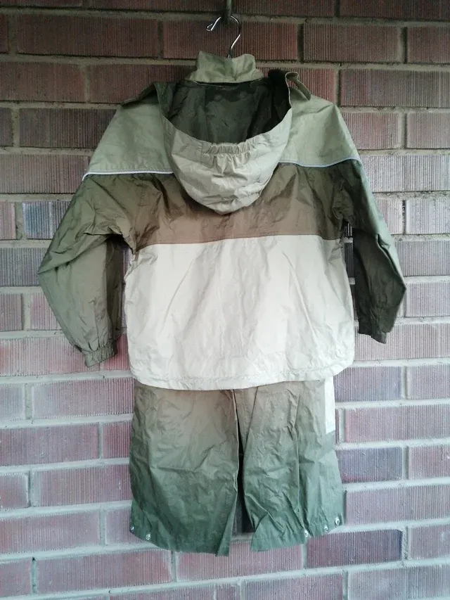 Conjunto chubasquero de niño