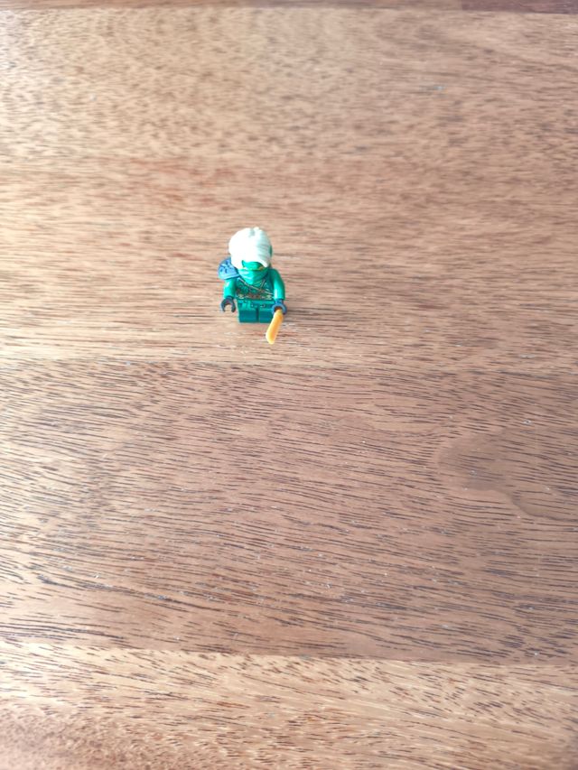 Moto de Ninjago Chopper de la jungla de Lloyd