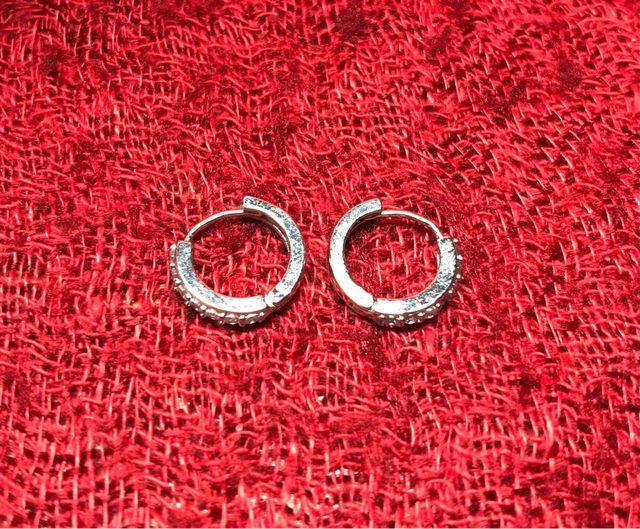 Pendientes de aro con circonitas