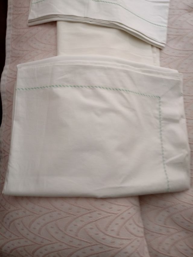 DOS JUEGOS DE SABANAS BLANCAS