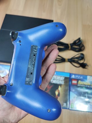 PlayStation 4 500gb + mando + 4 juegos