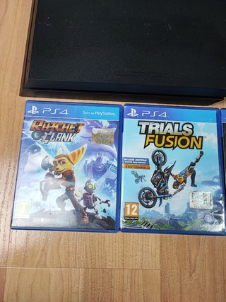PlayStation 4 500gb + mando + 4 juegos