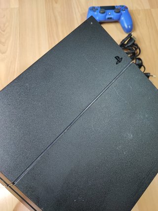 PlayStation 4 500gb + mando + 4 juegos