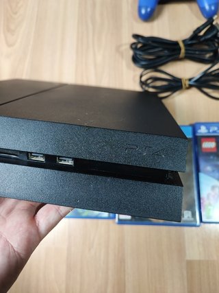 PlayStation 4 500gb + mando + 4 juegos