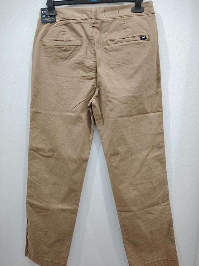 Pantalones chinos marca Hollister
