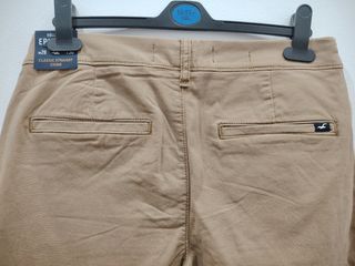 Pantalones chinos marca Hollister