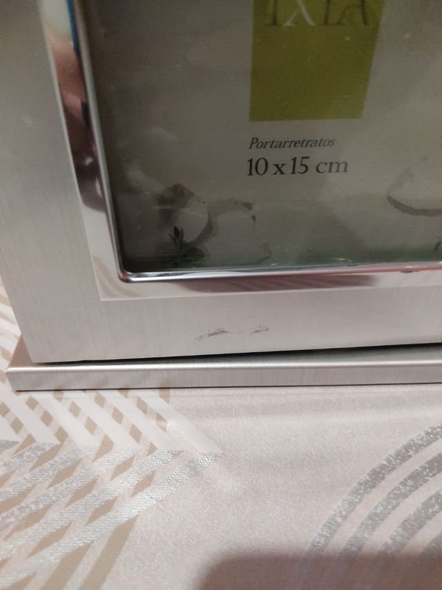 Marco de fotos con pequeño álbum dentro