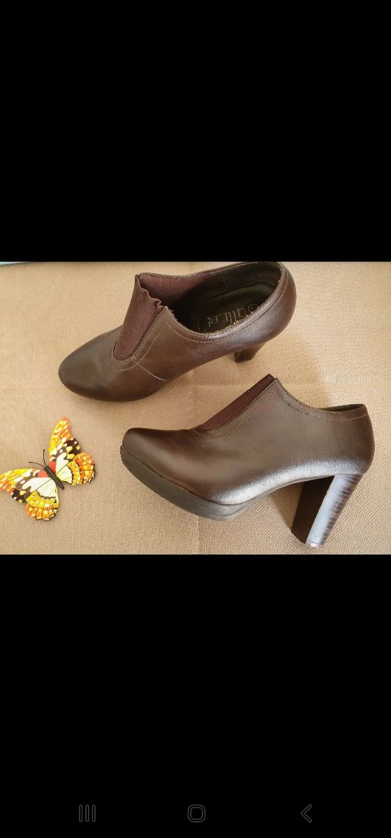 Zapatos abotinados marrones