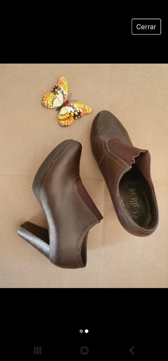 Zapatos abotinados marrones