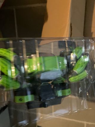 Auto telecomandata acrobatica