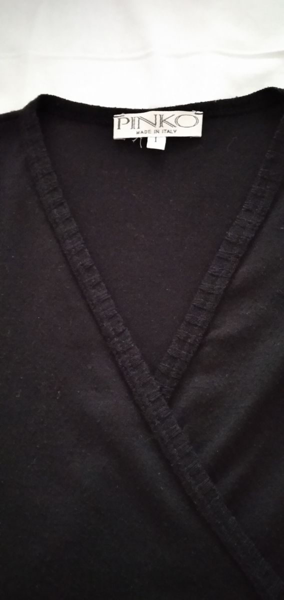 Golfino incrociato nero.