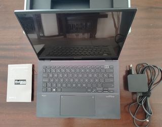 ASUS ZenBook OLED 2880 x 1800p 90hz 16gb RAM