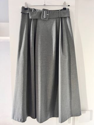 Falda larga color gris de Zara
