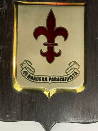 Metopa primera Bandera Paracaidista
