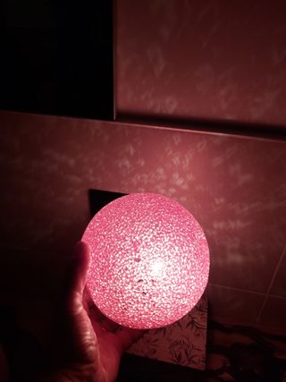 Sfera luminosa decorativa notturna glitterata.