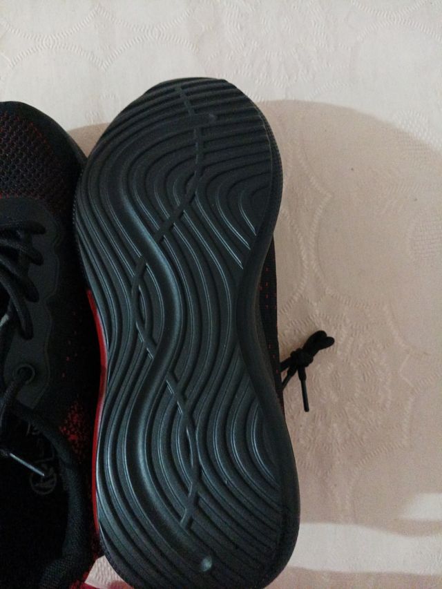Urge vender zapatillas nuevas de seguridad n38