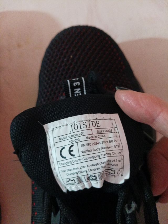 Urge vender zapatillas nuevas de seguridad n38