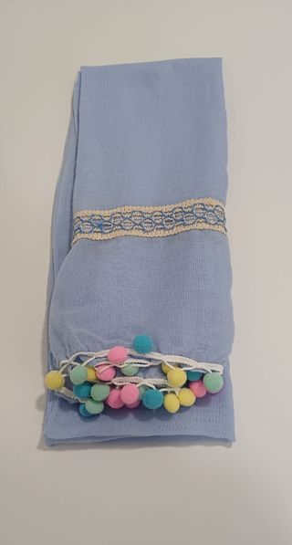 Foulard azul celeste con borloncitos