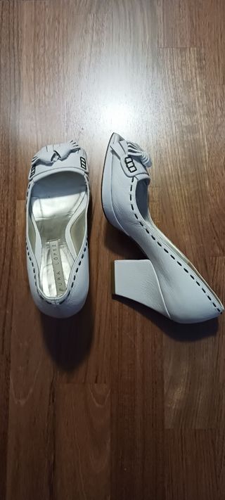 Zapatos blancos de tacón Pura Lopez