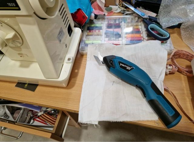 Tijeras eléctricas para tela, cartón, textil