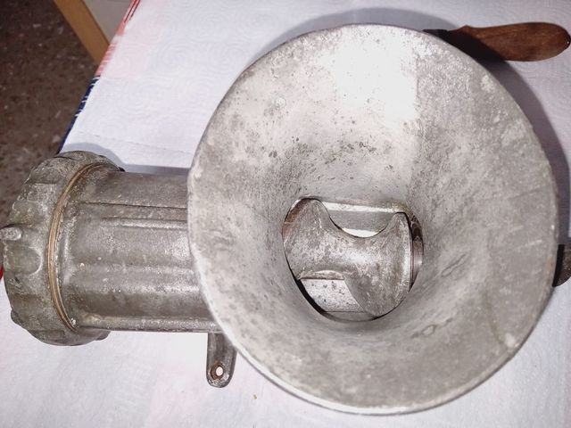 MAQUINA  DE PICAR CARNE ELMA Nº32