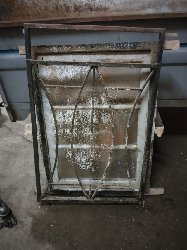 Venta de madera antigua vintage y su reja