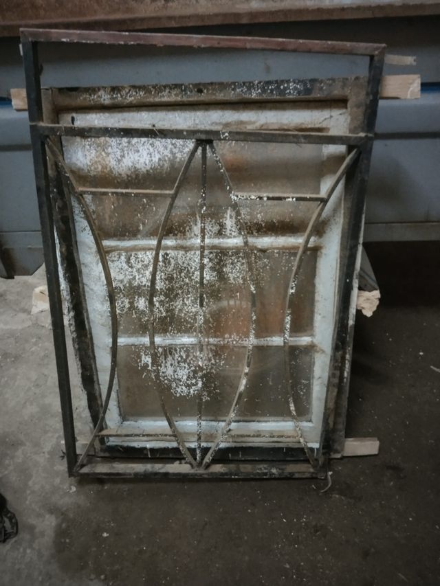 Venta de madera antigua vintage y su reja