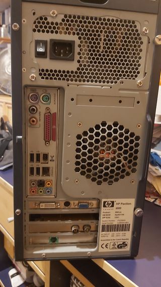 CPU con monitor de PC de 15-16 pulgada y TV