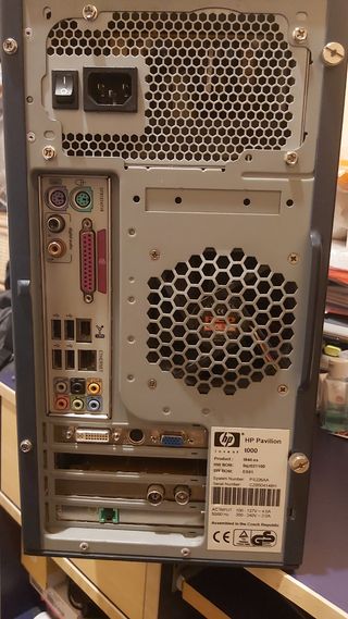 CPU con monitor de PC de 15-16 pulgada y TV
