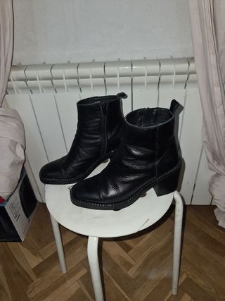 Botines negros alpe