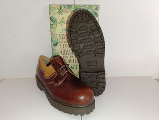 Zapato colegial marrón