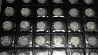 Hoja álbum Pardo + 48 Monedas 1 Pta. J Carlos I 