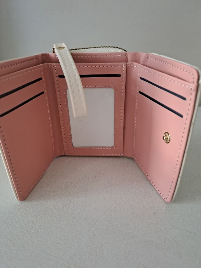 Portafoglio a cuore beige trapuntato