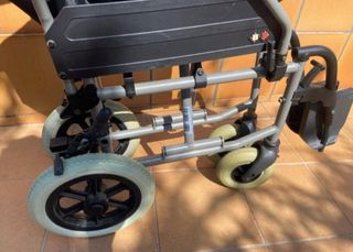 Silla de ruedas con ruedas pequeñas aluminio