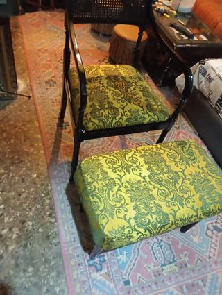 REBAJADO Silla antigua con reposapiés