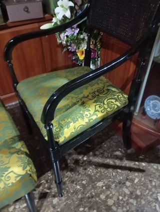 REBAJADO Silla antigua con reposapiés