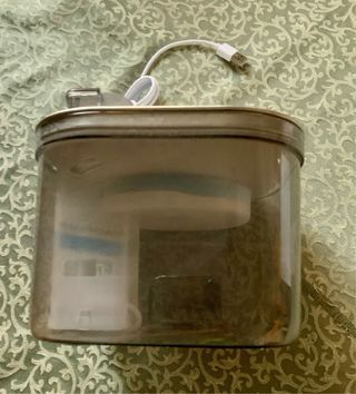 Fresh water pet drinking fountain