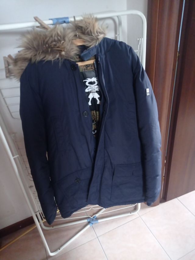 Giaccone imbottito con cappuccio