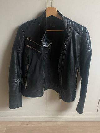 Chaqueta de piel negra
