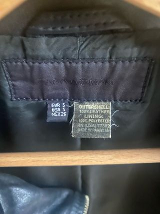 Chaqueta de piel negra