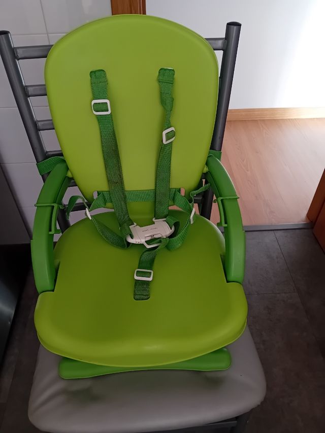 Trona de viaje plegable.