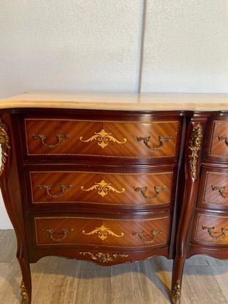 CÓMODA IMPERIO CON MARQUETERÍA Y BRONCE